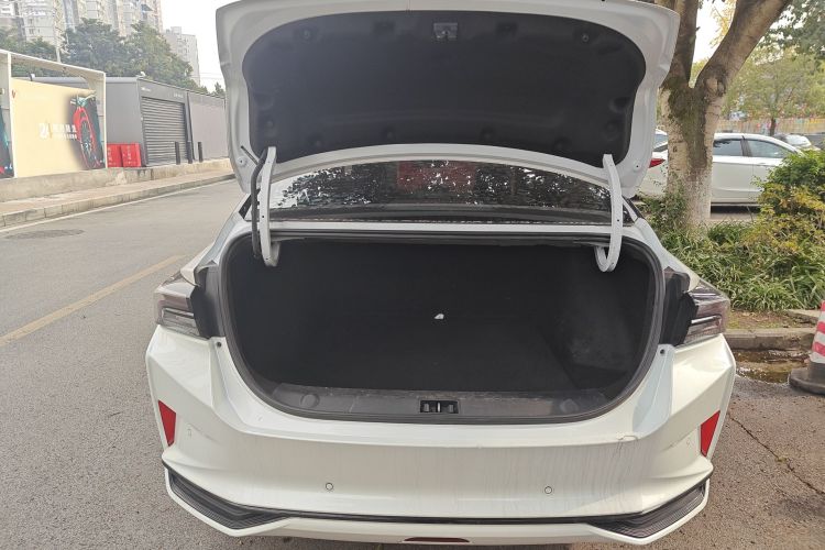 东风风神 奕炫MAX 2023款 1.5T 超酷潮爸版机舱底盘23