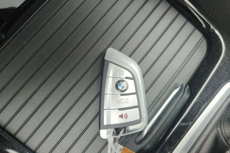 宝马1系 2021款 改款 120i M运动曜夜版中控内饰7001