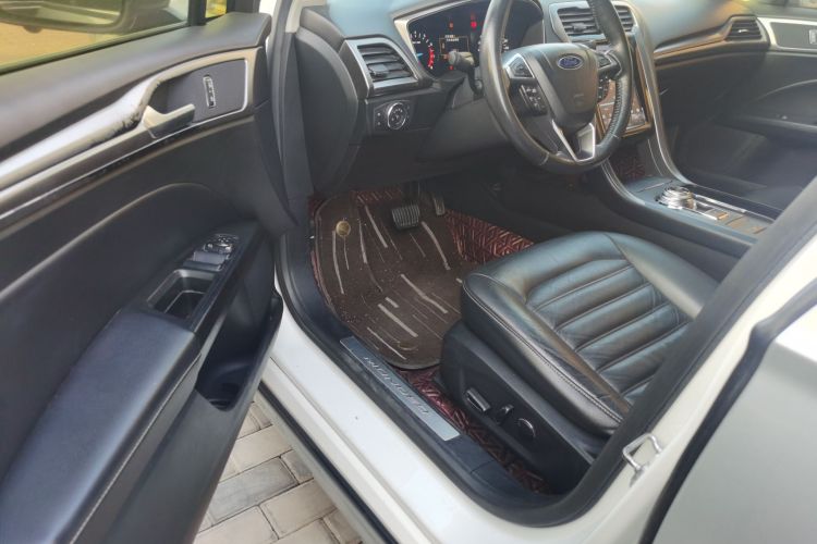 福特 蒙迪欧 2017款 EcoBoost 200 时尚型中控内饰20