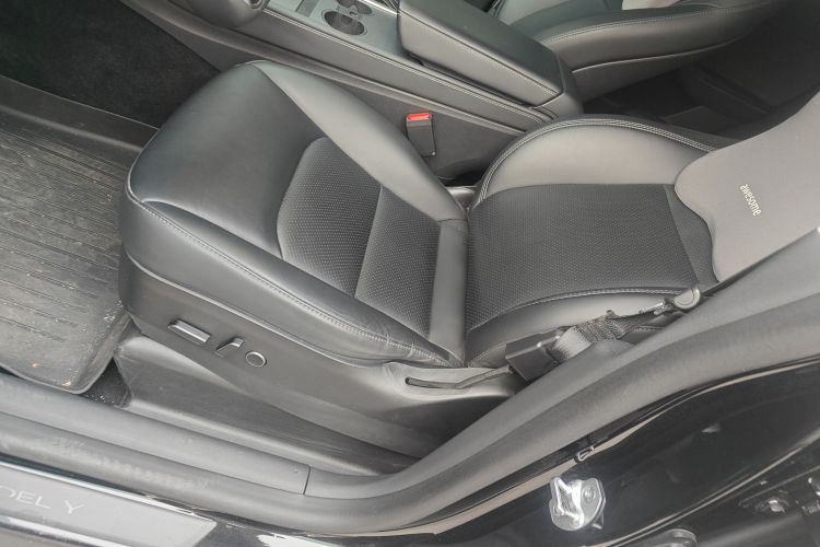 特斯拉 Model Y 2022款 Performance高性能全轮驱动版中控内饰19