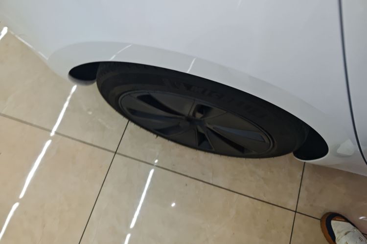 特斯拉 Model 3 2023款 后轮驱动版车身外观6008