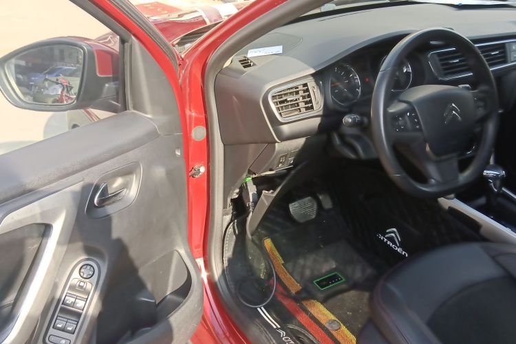 雪铁龙C3-XR 2015款 1.6L 自动先锋型中控内饰20
