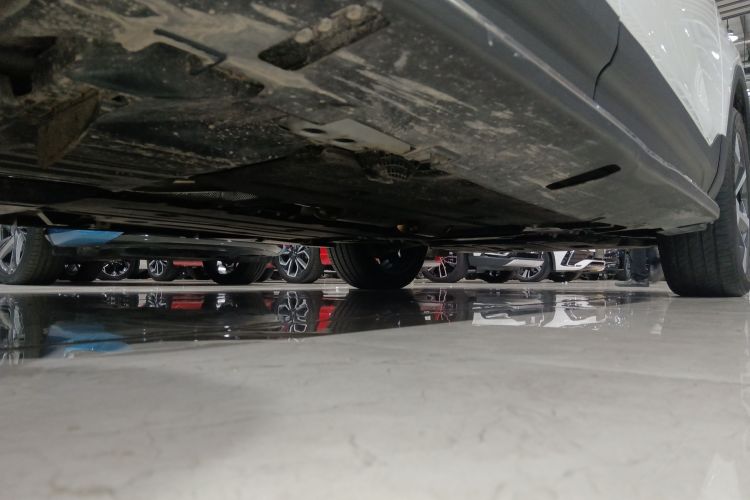 沃尔沃XC40 2023款 B4 四驱智远豪华版机舱底盘29