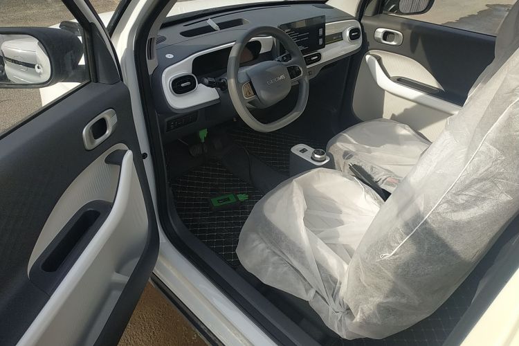 吉利银河 2025款 210km 熊猫卡丁中控内饰20