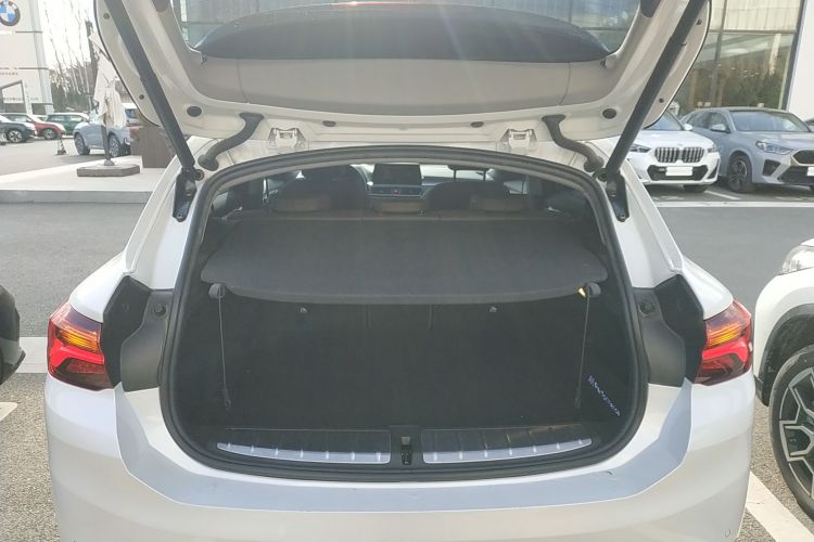 宝马X2 2021款 改款 sDrive25i M运动套装机舱底盘23