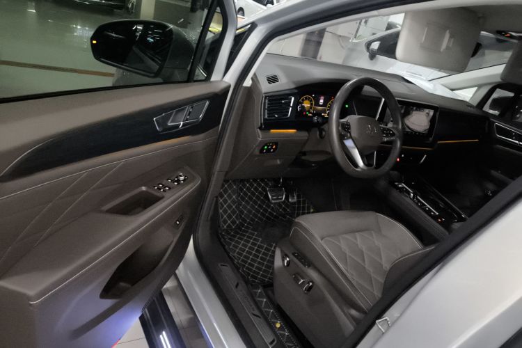 大众 威然 2023款 改款 380TSI 尊贵版中控内饰20