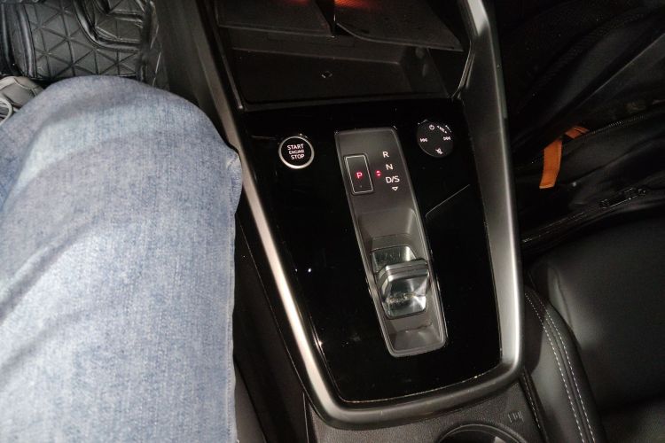 奥迪A3 2024款 A3L Limousine 35 TFSI 时尚运动型中控内饰18