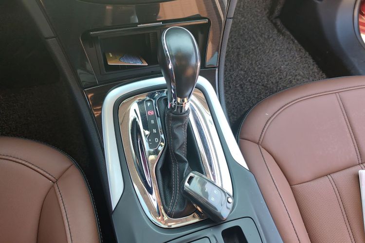 别克 君威 2014款 2.4L SIDI豪华时尚型中控内饰18