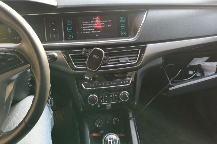 长安凯程 长安欧尚A600 2016款 1.5L 手动豪华型7座中控内饰16