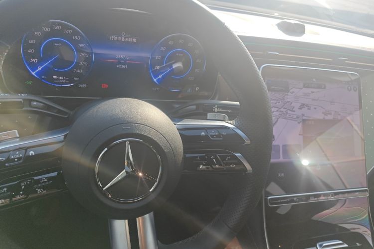 奔驰EQE 2022款 350 先型特别版中控内饰18