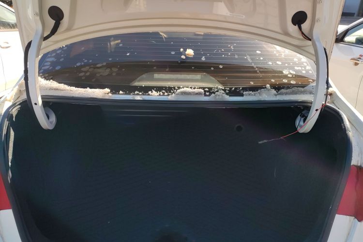 大众 桑塔纳 2018款 1.5L 自动风尚版机舱底盘23