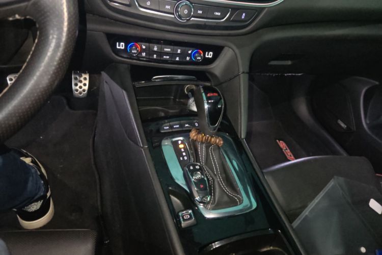 别克 君威 2017款 GS 28T 尊贵型中控内饰18