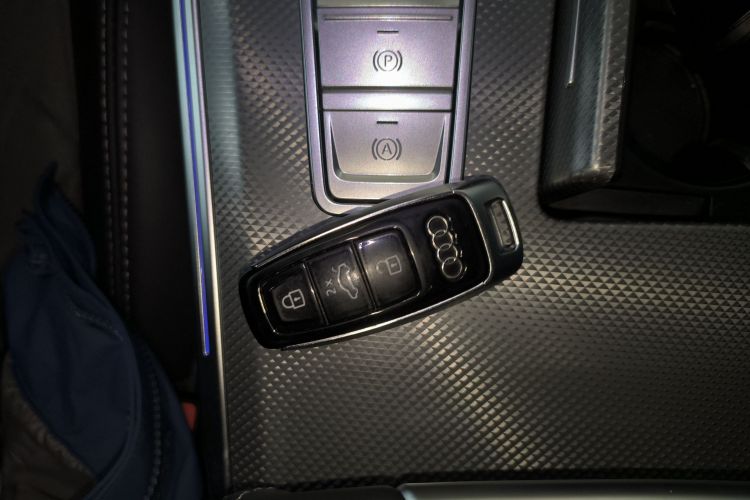 奥迪A6L 2024款 45 TFSI 臻选动感型中控内饰11