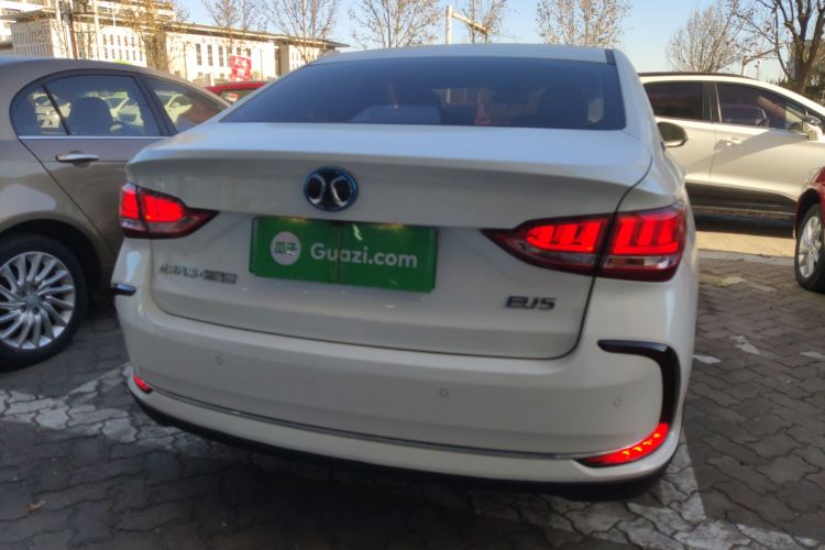 北京汽车 北京EU5 2018款 R550 智潮版车身外观6