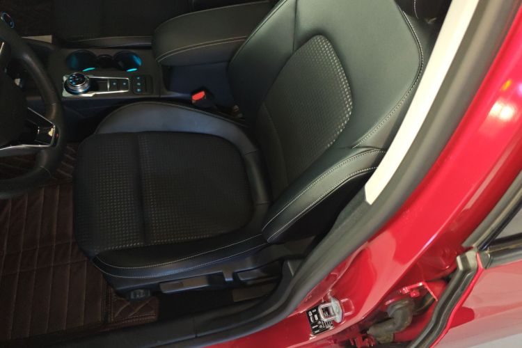 福特 福克斯 2020款 两厢 EcoBoost 180 自动锋潮型局部细节19