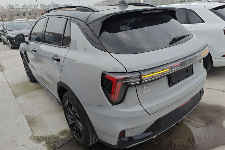 领克01 2023款 1.5TD EM-F 晨曦车身外观4