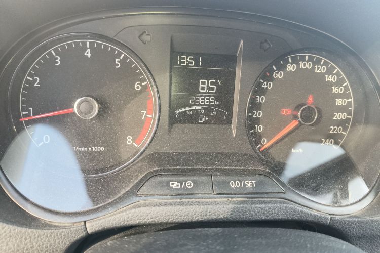 大众 Polo 2014款 1.4L 手动风尚版中控内饰15