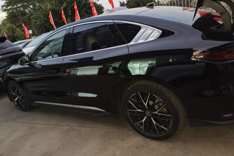 比亚迪 汉 2024款 EV 荣耀版 610KM四驱天神之眼智驾型车身外观4