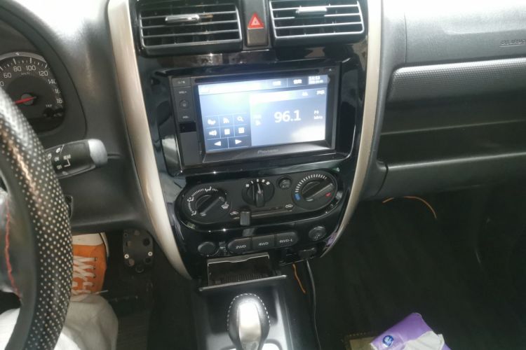 铃木 吉姆尼 2015款 1.3 AT Mode3导航版中控内饰16