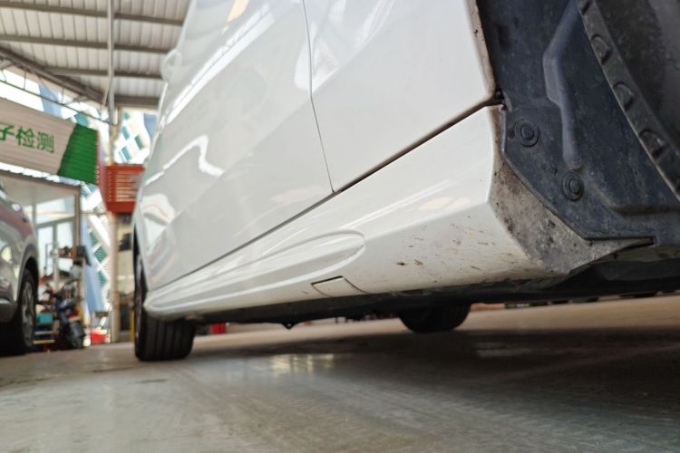 奔驰E级 2014款 改款 E 300 L 运动型局部细节9001