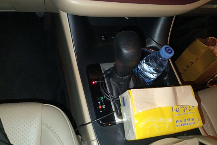 丰田 汉兰达 2015款 2.0T 两驱精英版 7座中控内饰18