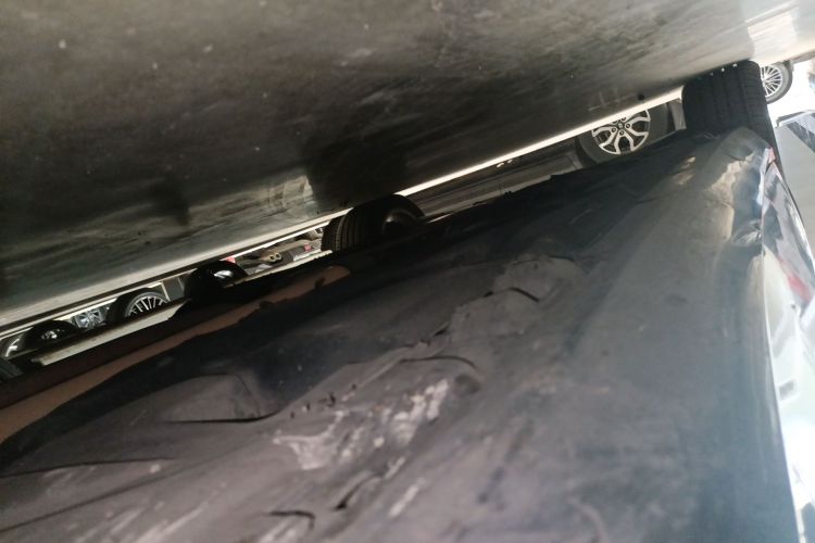 奔驰E级(进口) 2009款 E 300 优雅型局部细节9001