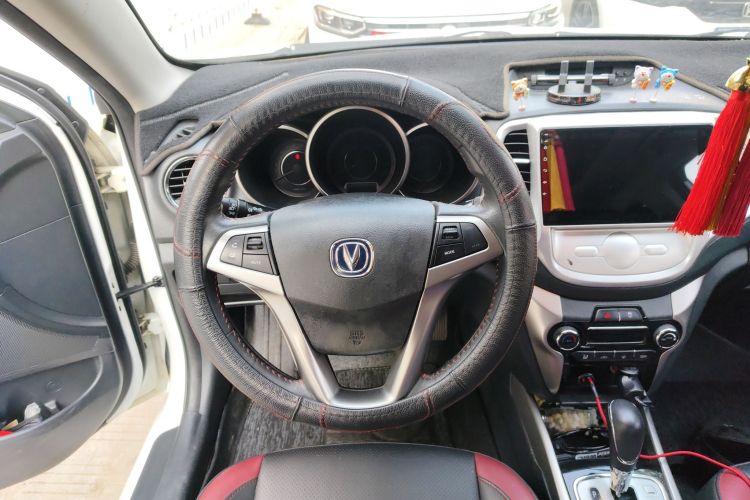 长安 逸动 2015款 1.6L 自动俊酷型 国IV中控内饰13
