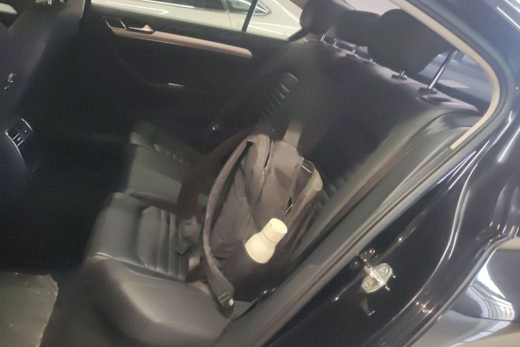 大众 迈腾 2019款 330TSI DSG 领先型 国VI中控内饰7004