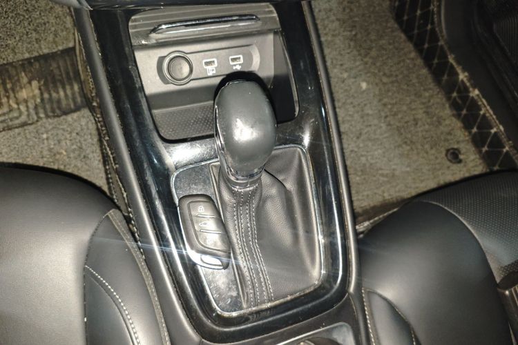 荣威i5 2019款 1.5L 自动4G互联领豪旗舰版中控内饰18