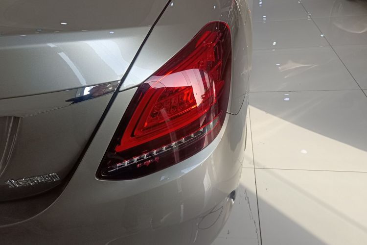 奔驰C级 2020款 C 200 L 时尚型运动版车身外观9