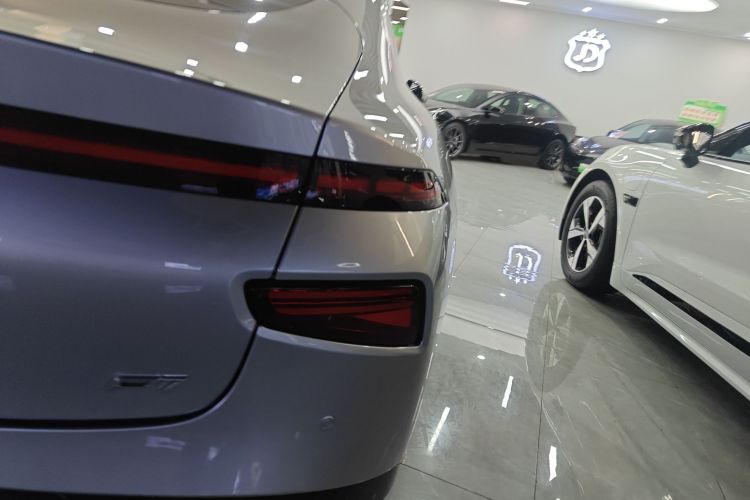 小鹏P7 2020款 670N车身外观9