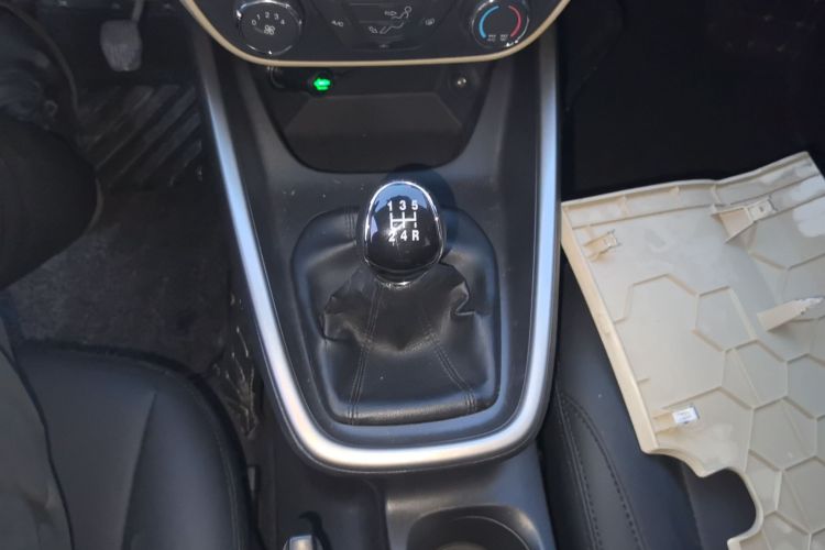 福特 福睿斯 2015款 1.5L 手动舒适型中控内饰18