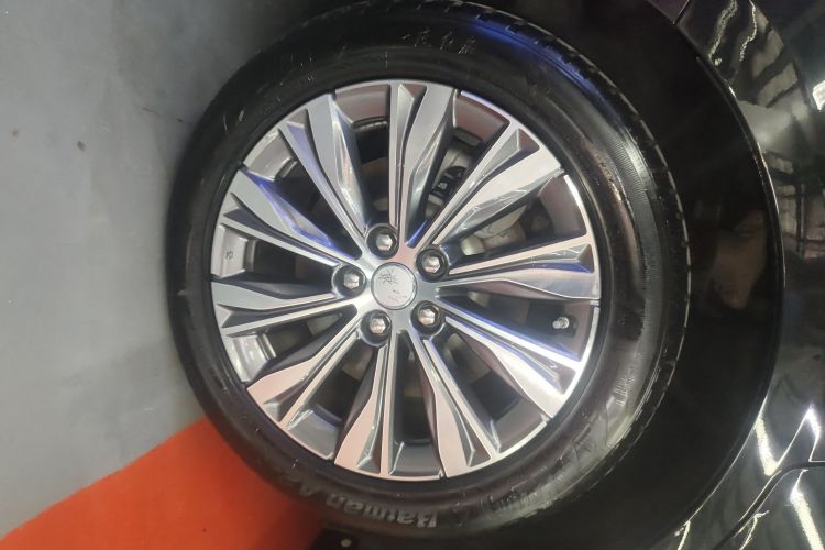 红旗E-QM5 2022款 431km 充电乐享版车身外观6008