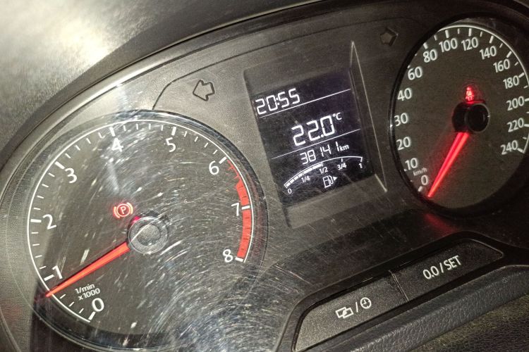 大众 Polo 2016款 1.4L 手动风尚型中控内饰15