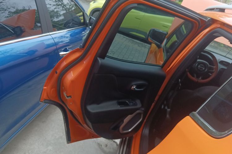 Jeep 自由侠 2017款 180T 自动动能版+中控内饰7008