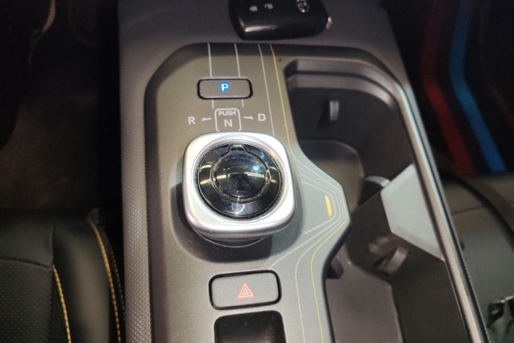 丰田bZ5 2025款 550 PRO智行版中控内饰18