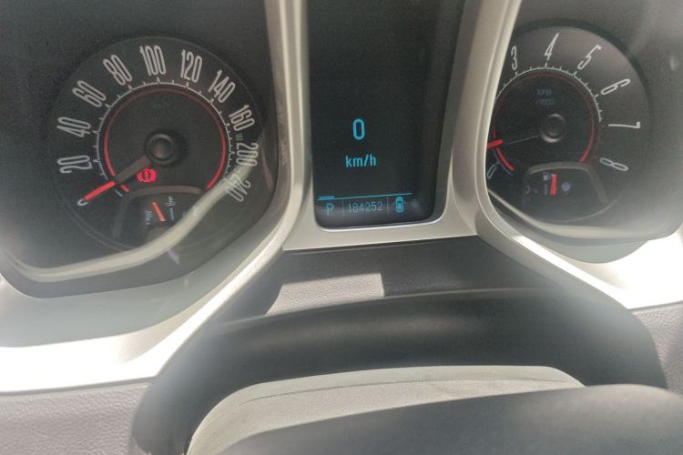 雪佛兰 科迈罗 2011款 3.6L 传奇性能版中控内饰15