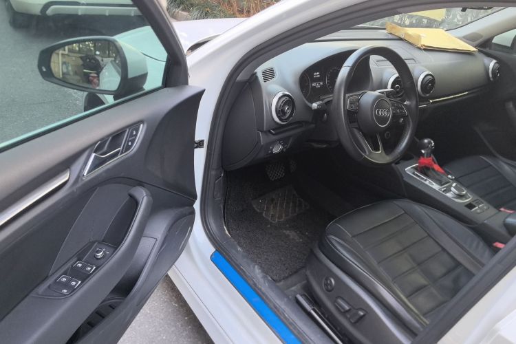 奥迪A3 2018款 30周年年型 Limousine 35 TFSI 时尚型中控内饰7003