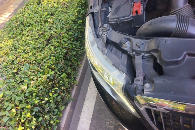 奔驰 威霆 2020款 2.0T 精英版 7座车身外观8