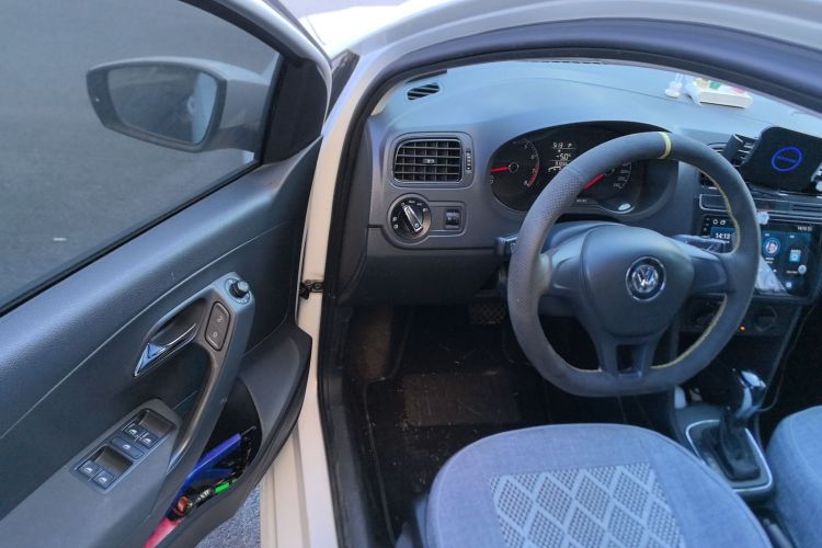 大众 Polo 2016款 1.4L 自动风尚型中控内饰20