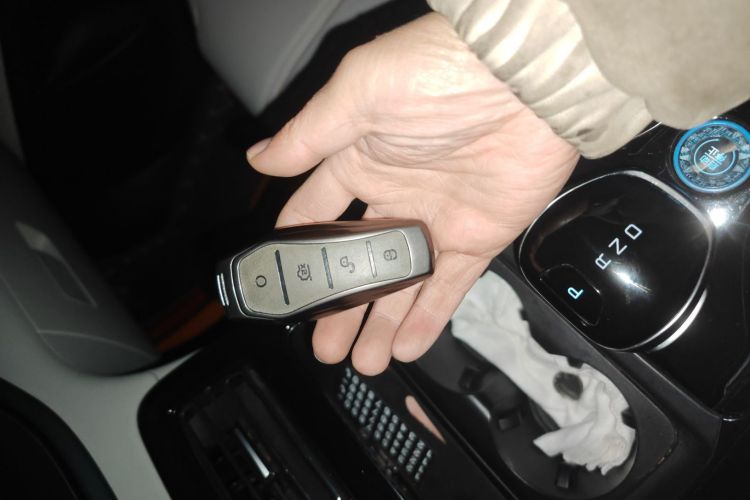 比亚迪 秦PLUS 2023款 冠军版 DM-i 55KM领先型中控内饰11