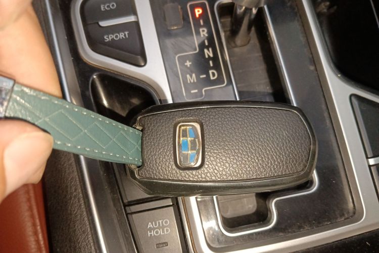 吉利汽车 博瑞 2015款 礼宾限量版 1.8T 典藏型中控内饰11