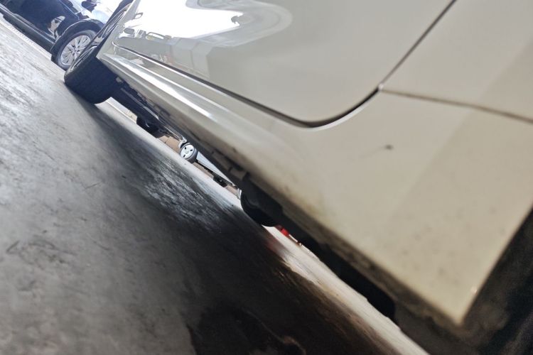 丰田 雷凌 2023款 185T CVT豪华版局部细节9001