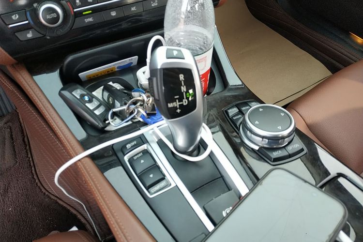 宝马5系 2017款 528Li 领先型中控内饰18