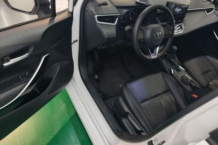 丰田 卡罗拉 2023款 1.8L 智能电混双擎 先锋版中控内饰20