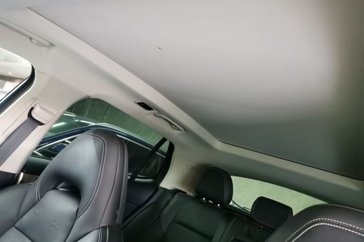 领克01 2017款 2.0T 两驱型Pro版中控内饰22