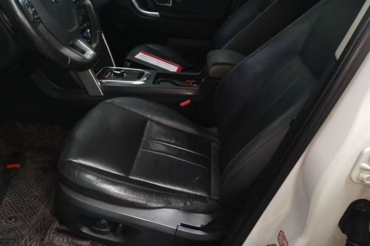 路虎 发现神行 2018款 240PS HSE版局部细节19