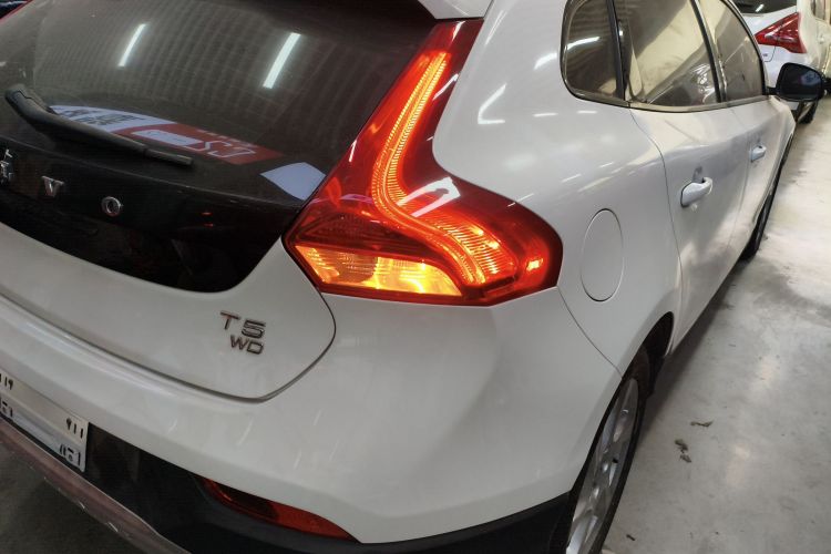 沃尔沃V40 2015款 Cross Country T5 AWD 智雅版车身外观9