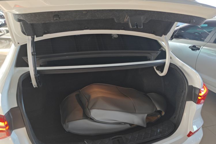 雪佛兰 科鲁泽 2024款 1.5L 双离合悦享版机舱底盘23