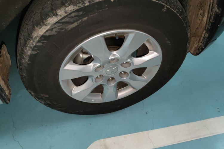 三菱 帕杰罗(进口) 2019款 3.0L 自动舒适版车身外观10